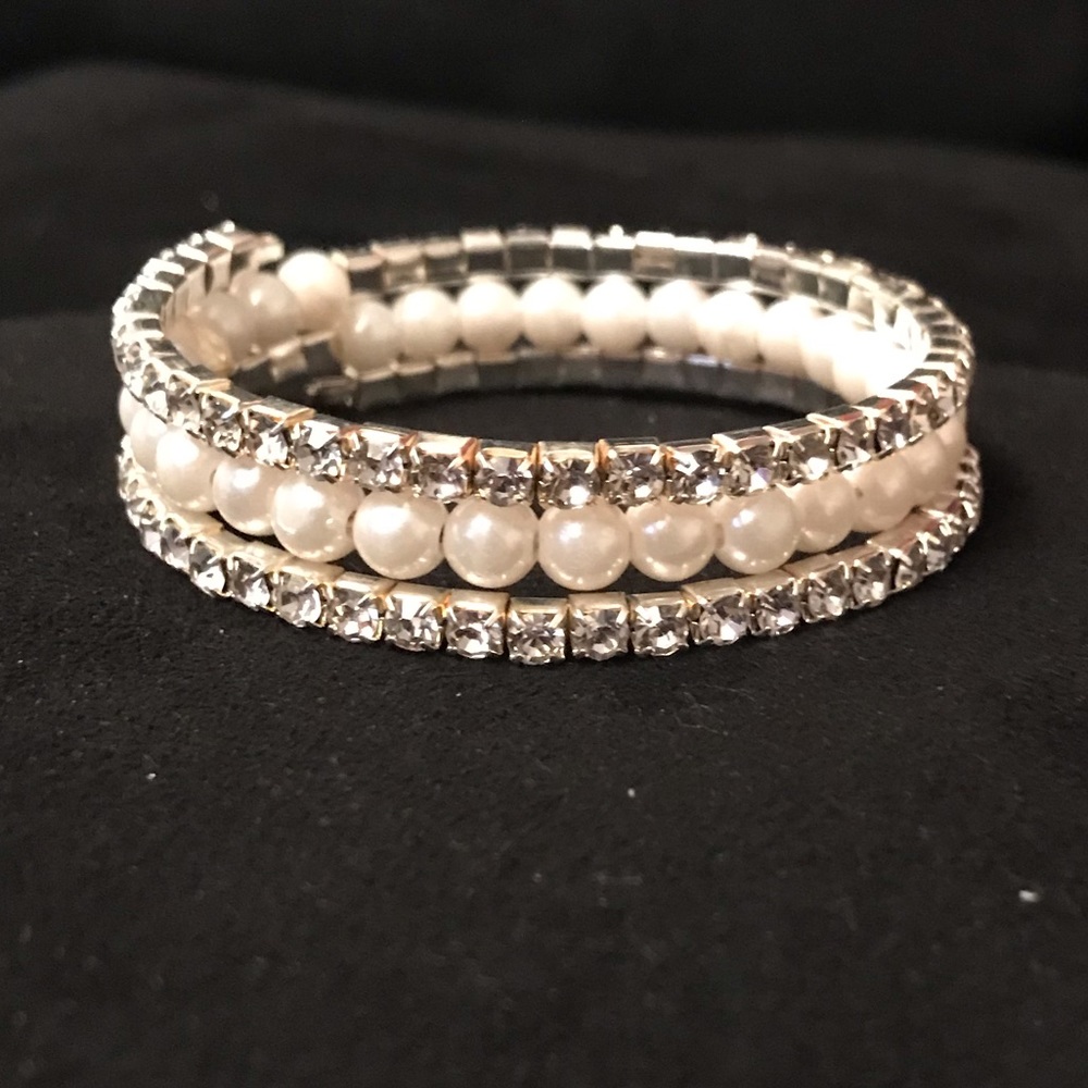 Rhinestone and pearl bracelet